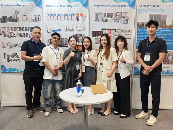 武漢協(xié)遠(yuǎn)2025年越南展會(huì)合影